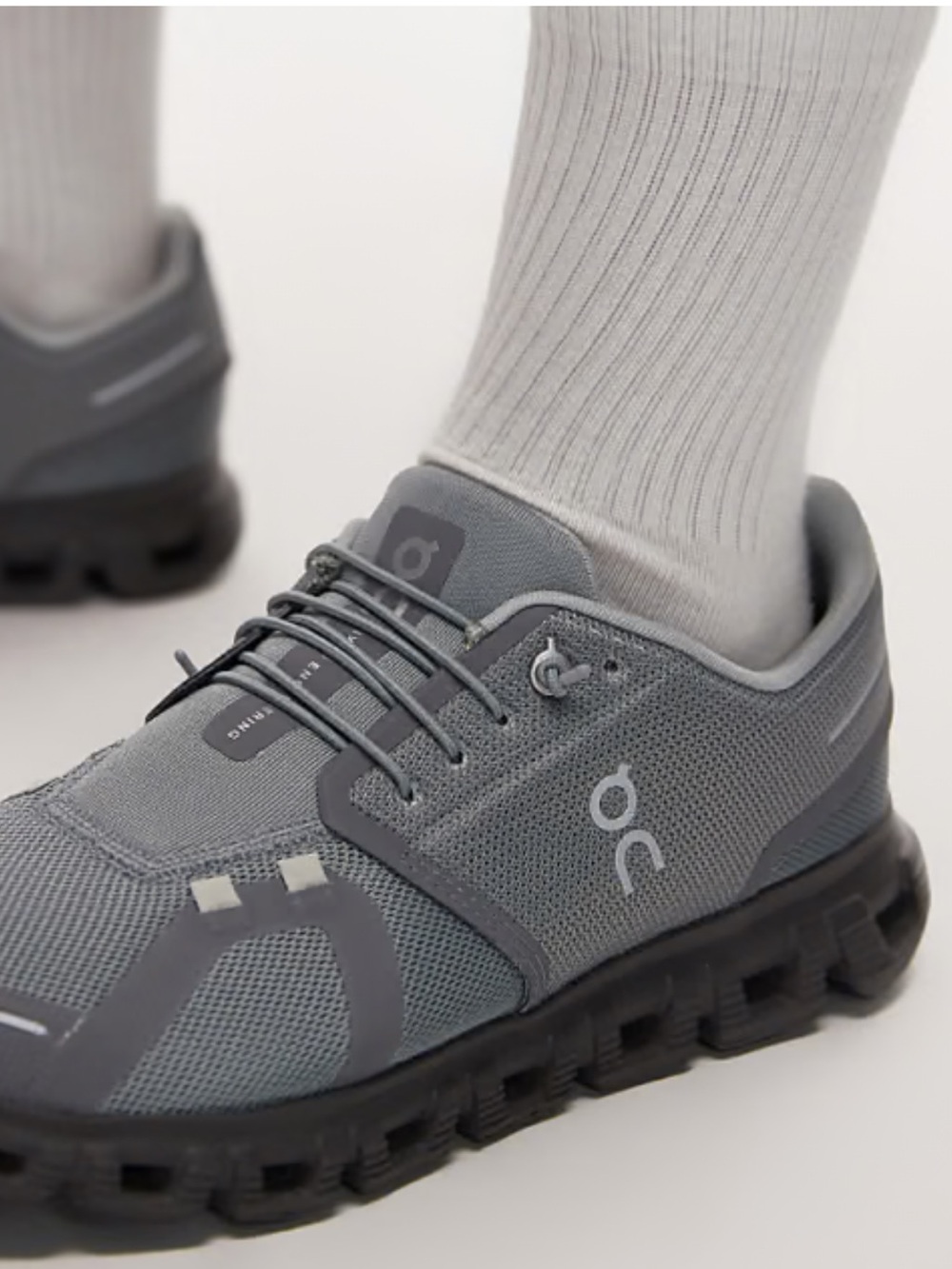 On Running Cloud 6 Men size 10.5 Grey Athletic Cloud-Style Trainer